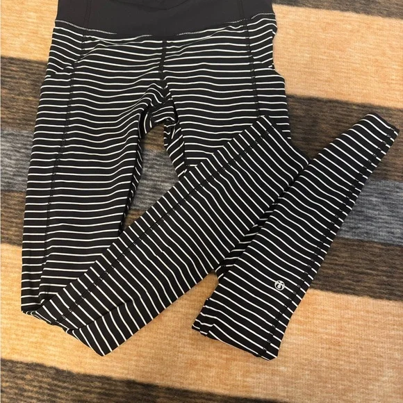 Lululemon Athletica Black and White Striped Leggings Run Stripe II rare - Picture 1 of 3